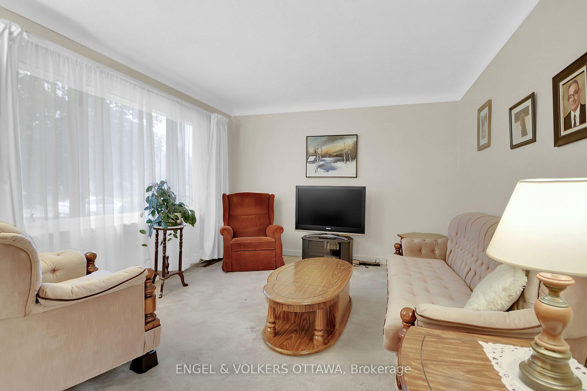 Photo 4 of 1 Joan Street, Ottawa, Meadowlands/St. Claire Gardens — HOMEH