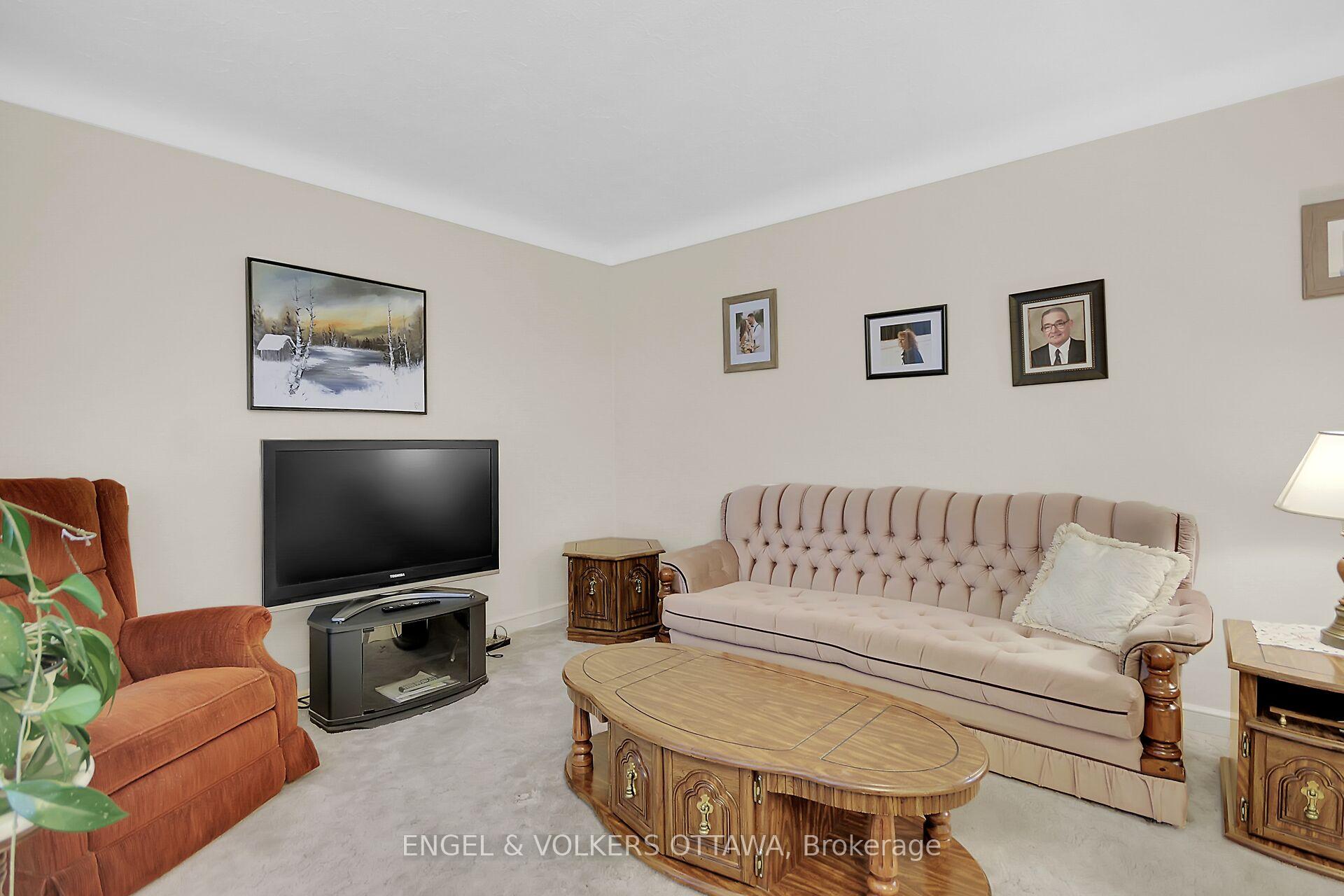 Photo 8 of 1 Joan Street, Ottawa, Meadowlands/St. Claire Gardens — HOMEH