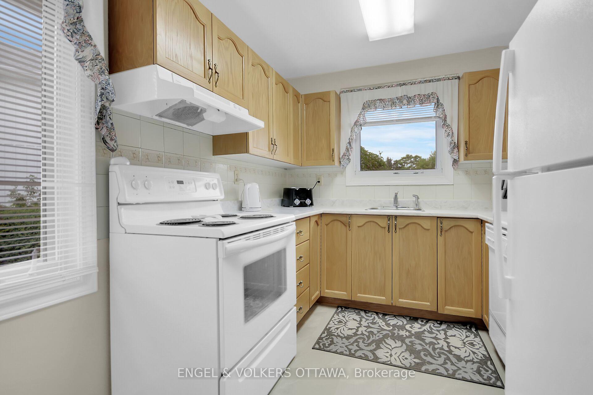 Photo 13 of 1 Joan Street, Ottawa, Meadowlands/St. Claire Gardens — HOMEH