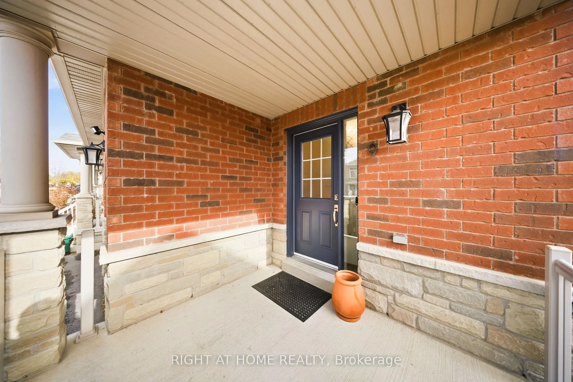 Photo 5 of 9 Manordale Crescent, Vaughan, Vellore Village — HOMEH