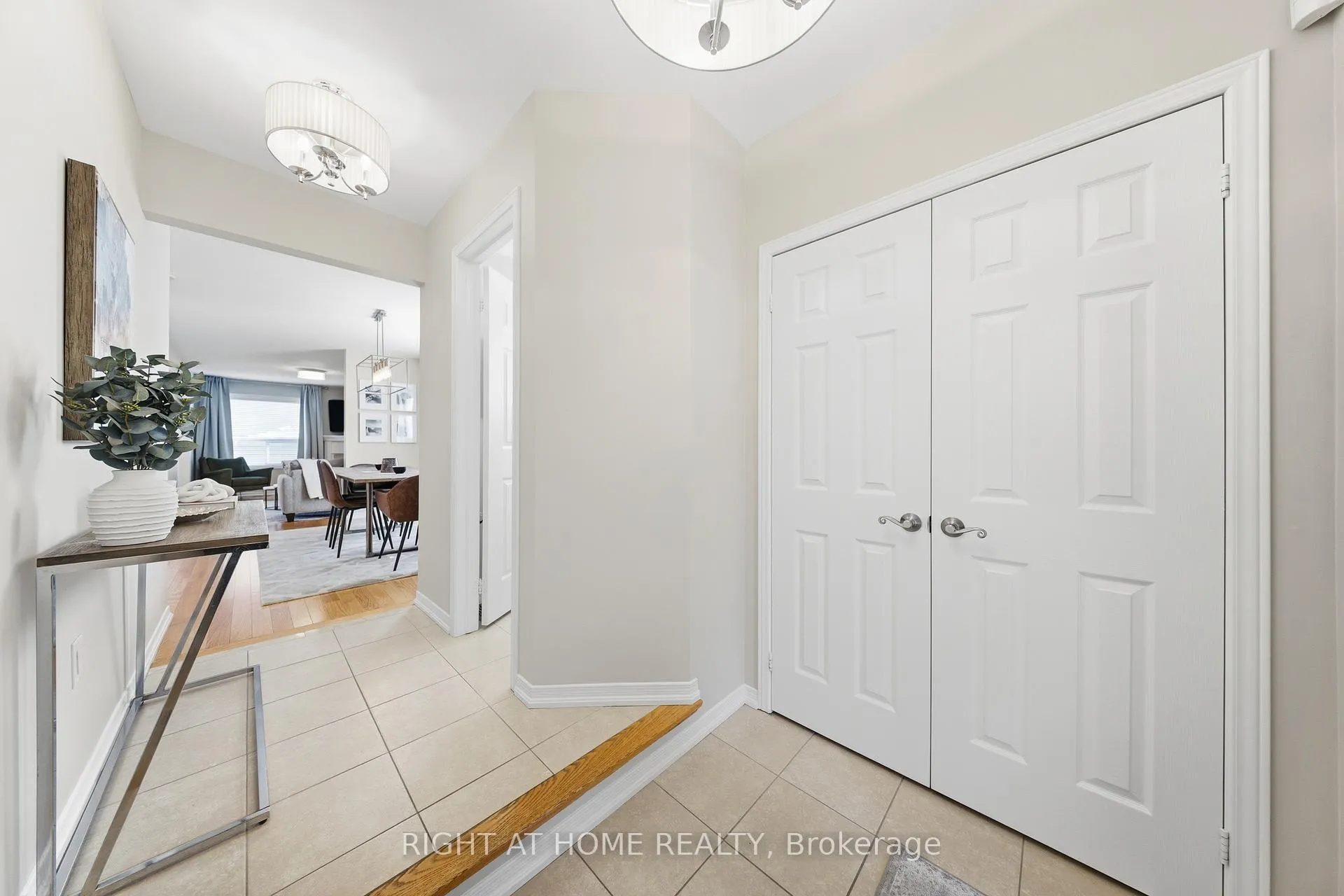 Photo 7 of 9 Manordale Crescent, Vaughan, Vellore Village — HOMEH