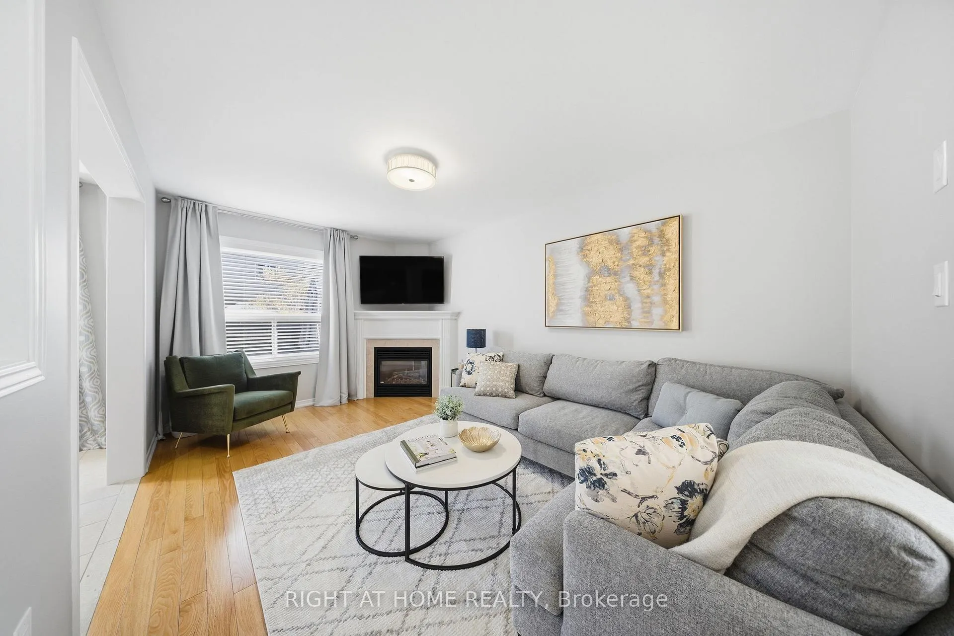 Photo 11 of 9 Manordale Crescent, Vaughan, Vellore Village — HOMEH