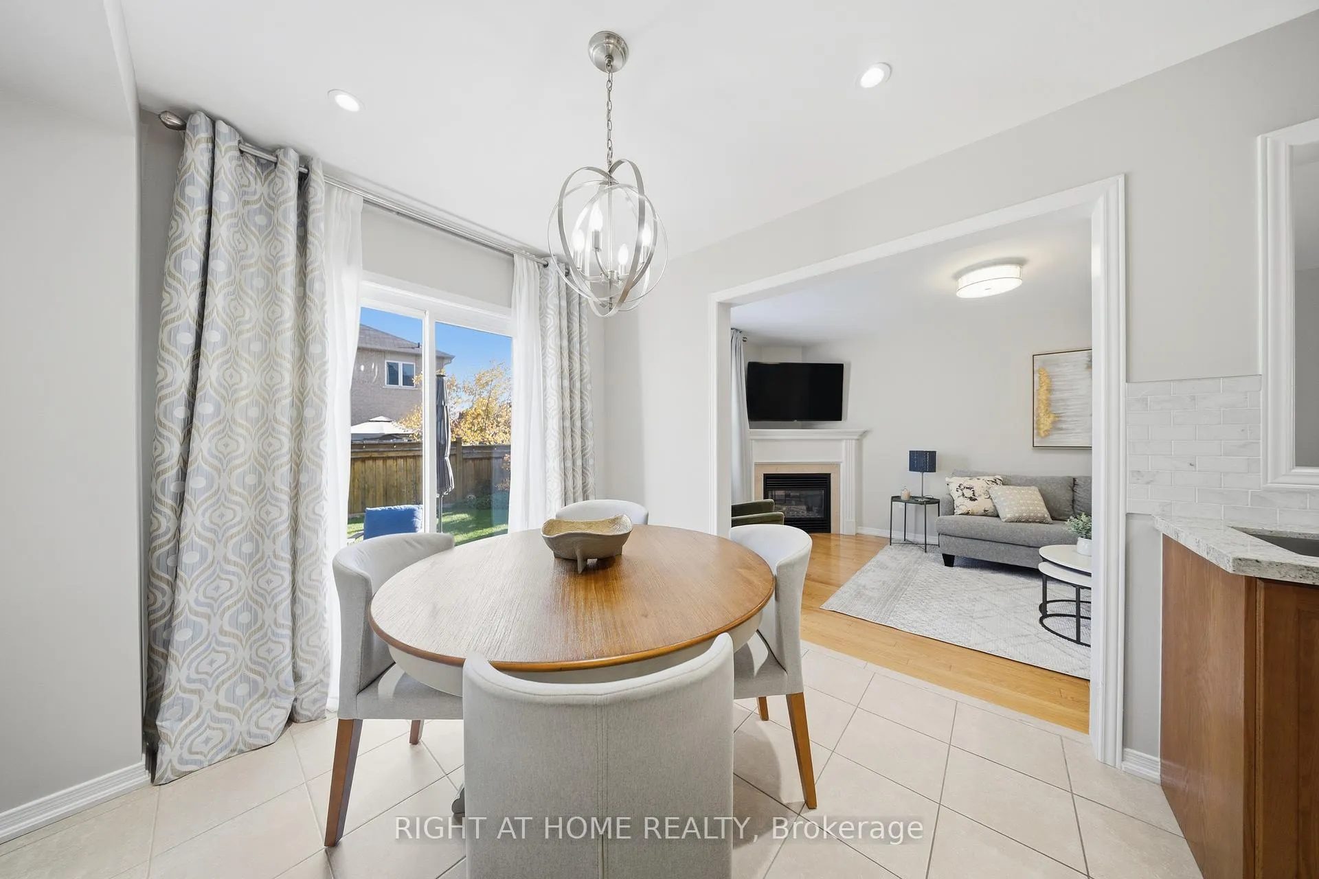 Photo 17 of 9 Manordale Crescent, Vaughan, Vellore Village — HOMEH
