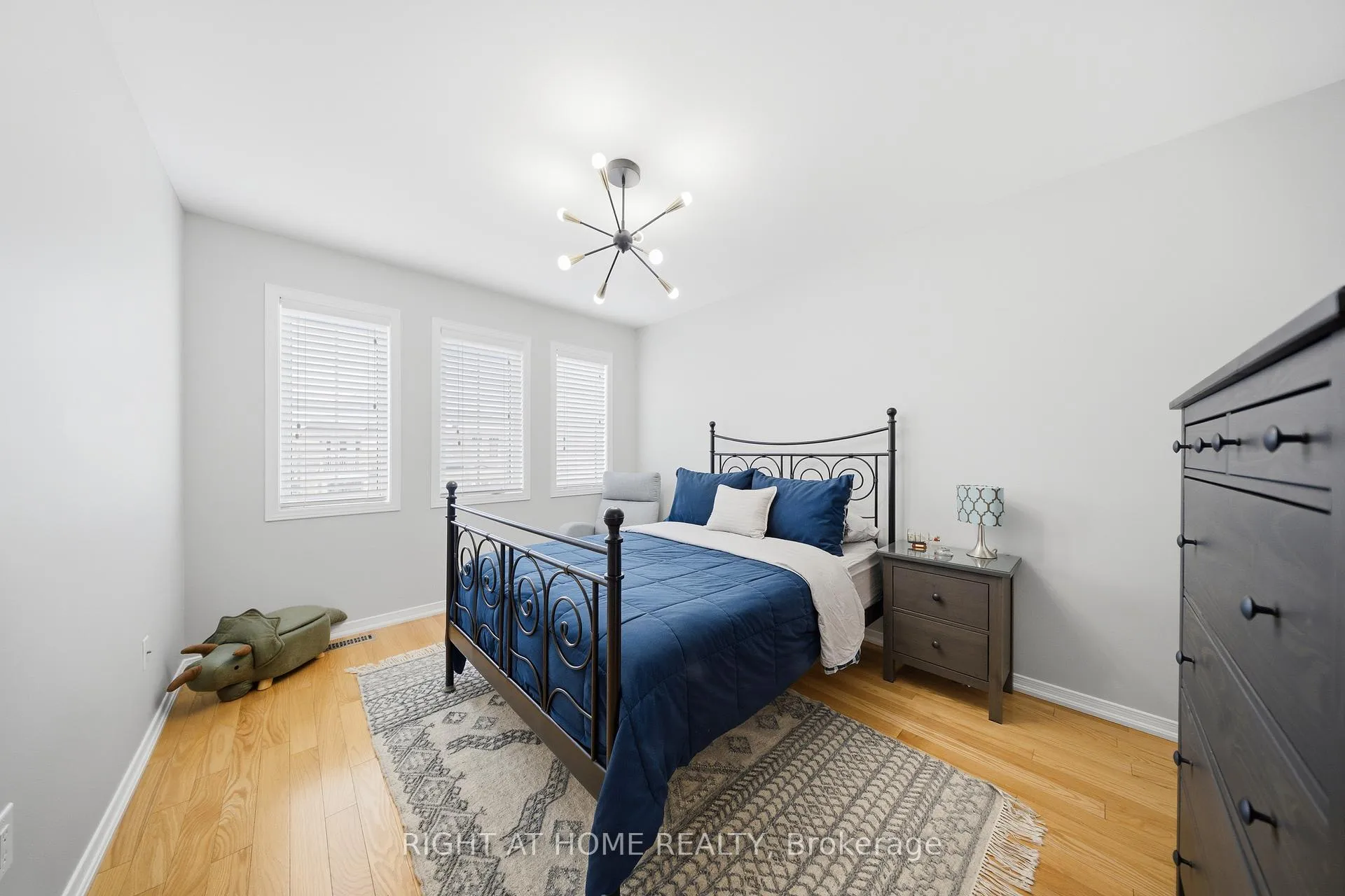Photo 24 of 9 Manordale Crescent, Vaughan, Vellore Village — HOMEH