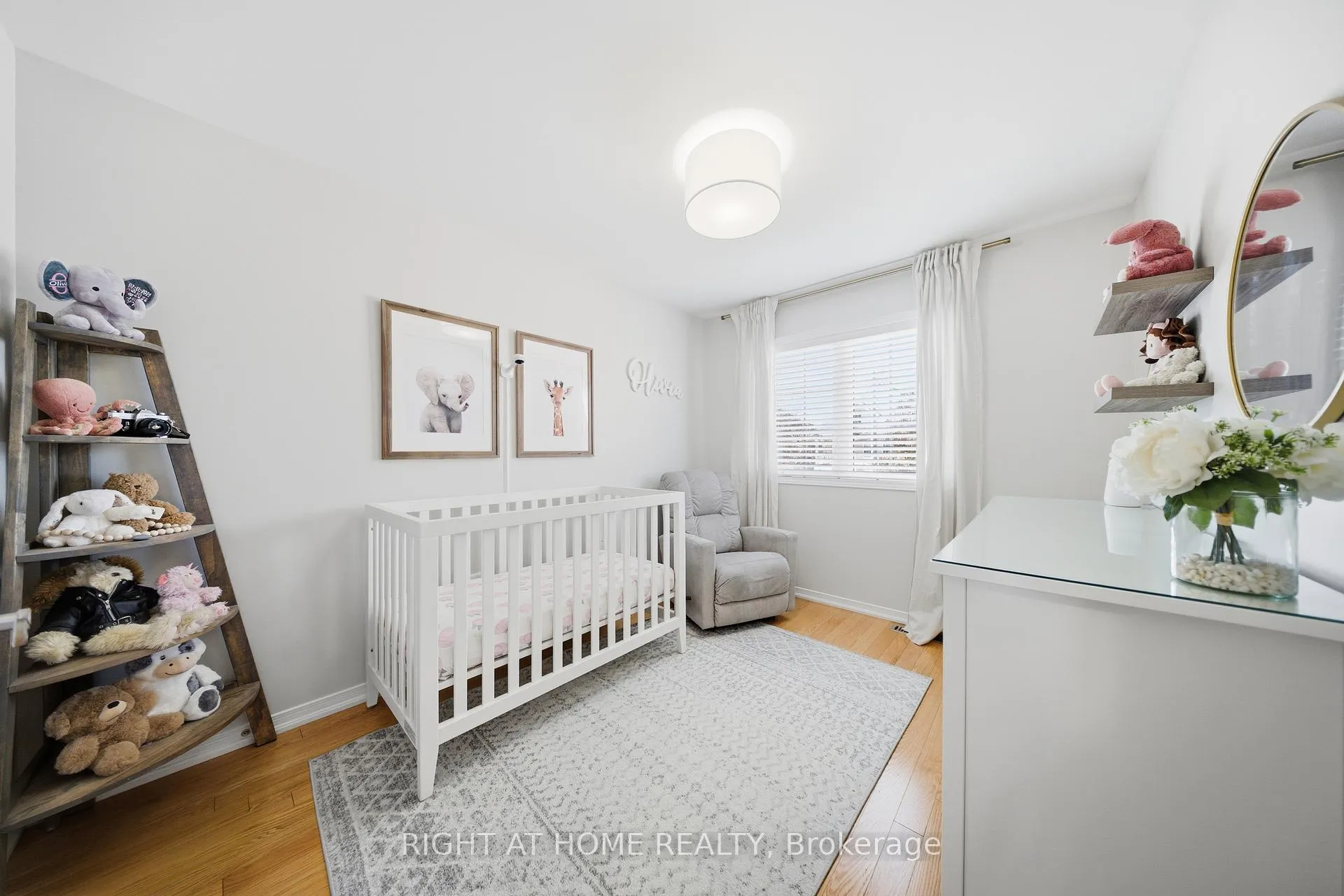 Photo 26 of 9 Manordale Crescent, Vaughan, Vellore Village — HOMEH