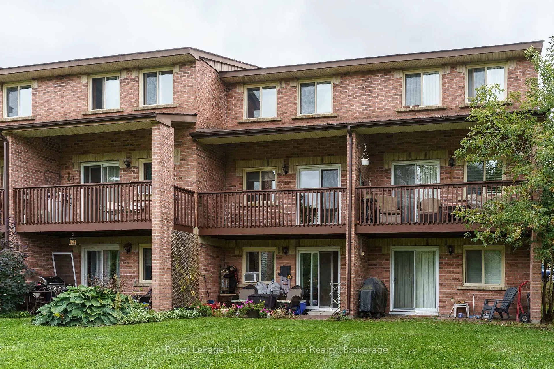 Photo 4 of Unit 10, 142 Ecclestone Drive, Bracebridge, Macaulay — HOMEH