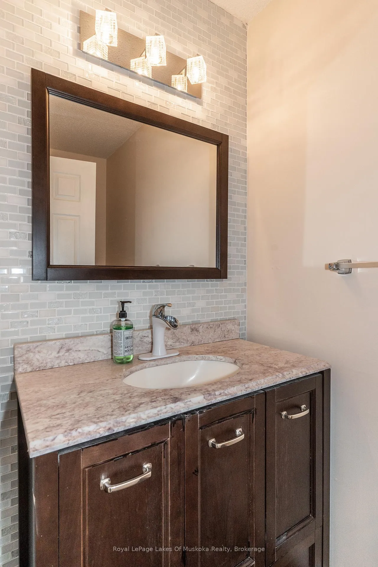 Photo 8 of Unit 10, 142 Ecclestone Drive, Bracebridge, Macaulay — HOMEH