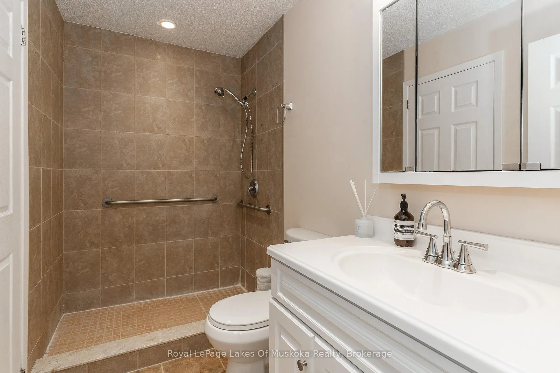 Photo 16 of Unit 10, 142 Ecclestone Drive, Bracebridge, Macaulay — HOMEH