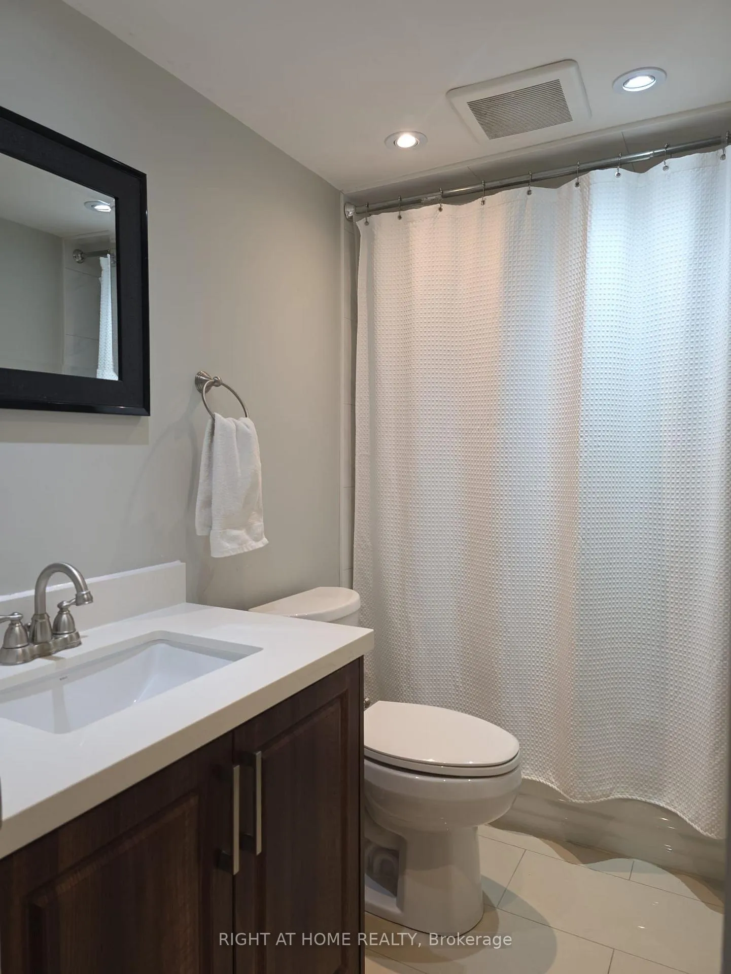 Photo 3 of 15 Argyle Road, Barrie, Sunnidale — HOMEH