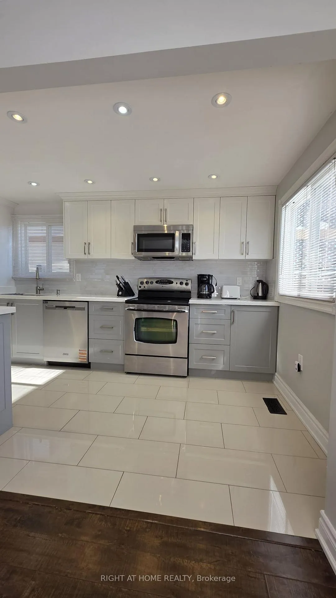 Photo 12 of 15 Argyle Road, Barrie, Sunnidale — HOMEH