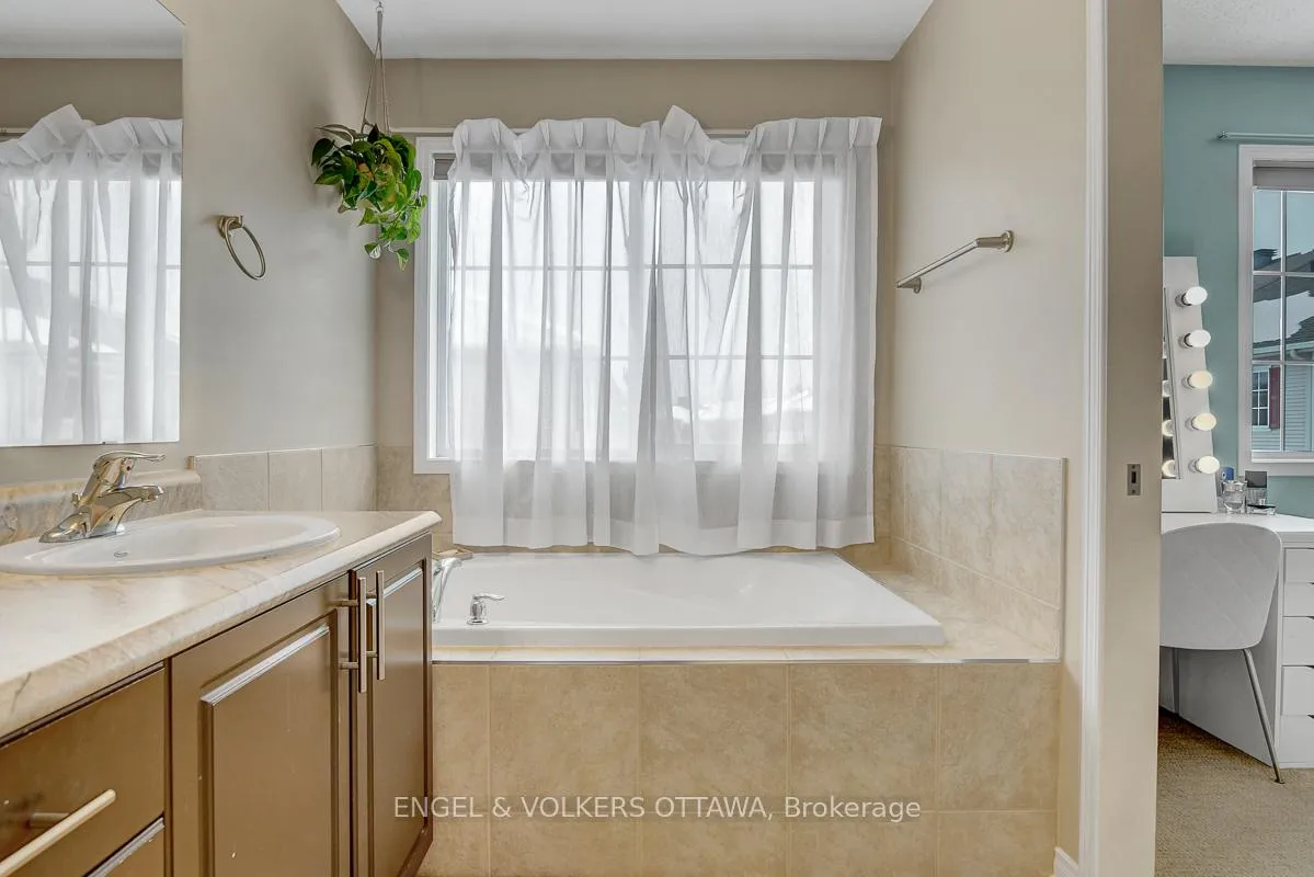 Photo 31 of 308 Tabaret Street, Ottawa, Kanata - Emerald Meadows/Trailwest — HOMEH