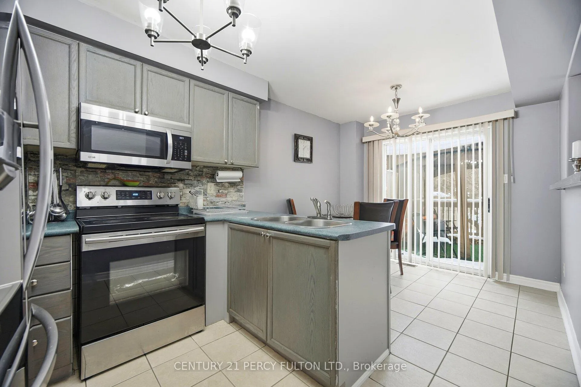 Photo 11 of 33 Farmers Avenue, Ajax, Central West — HOMEH