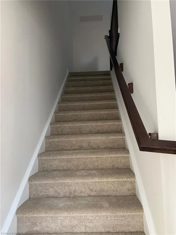 Photo 4 of 100 Hollywood Court, Waterloo — HOMEH