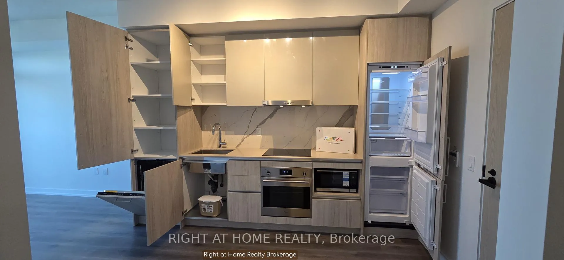 Photo 4 of Unit 3810, 225 Commerce Street, Vaughan, Vaughan Corporate Centre — HOMEH