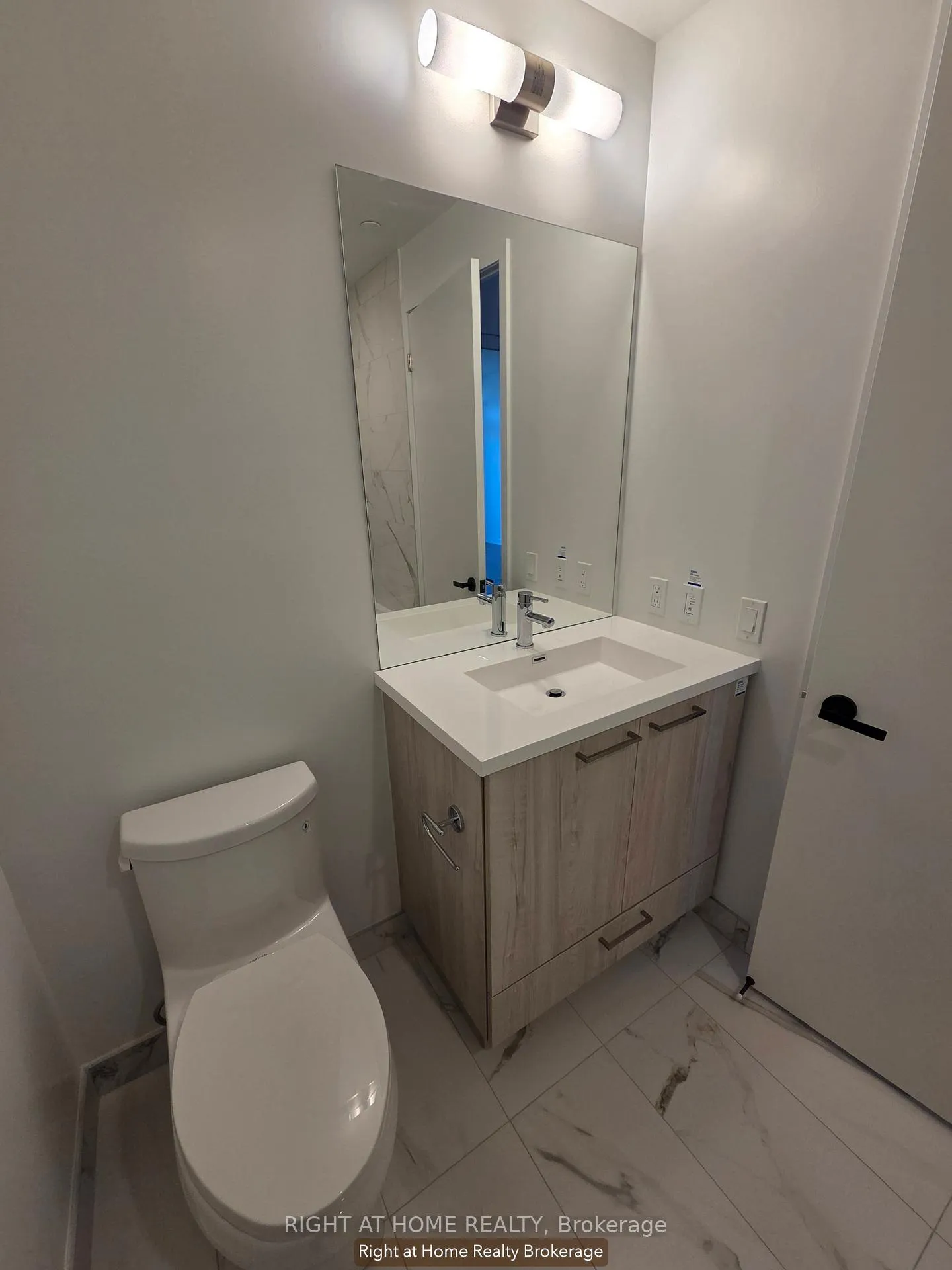 Photo 6 of Unit 3810, 225 Commerce Street, Vaughan, Vaughan Corporate Centre — HOMEH