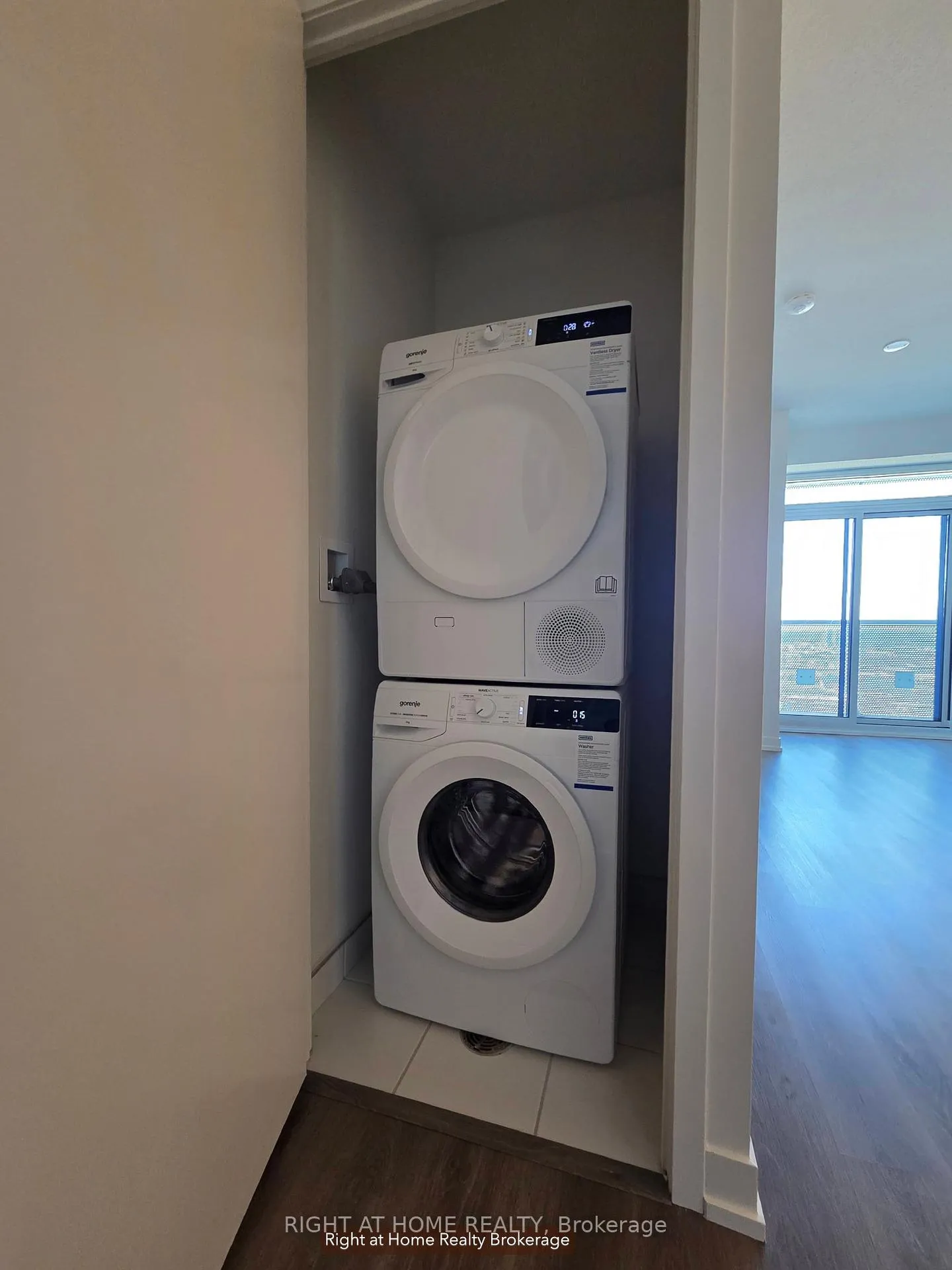 Photo 8 of Unit 3810, 225 Commerce Street, Vaughan, Vaughan Corporate Centre — HOMEH