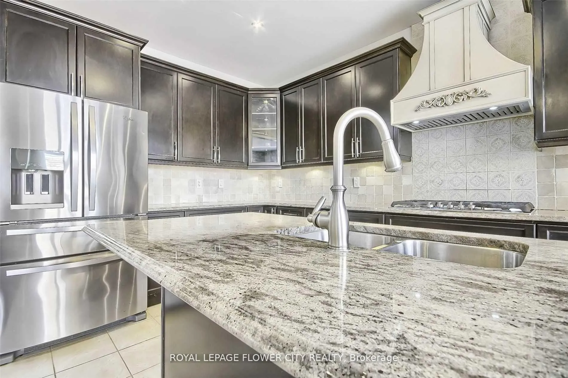 Photo 9 of 609 Gibson Crescent, Milton, Coates — HOMEH