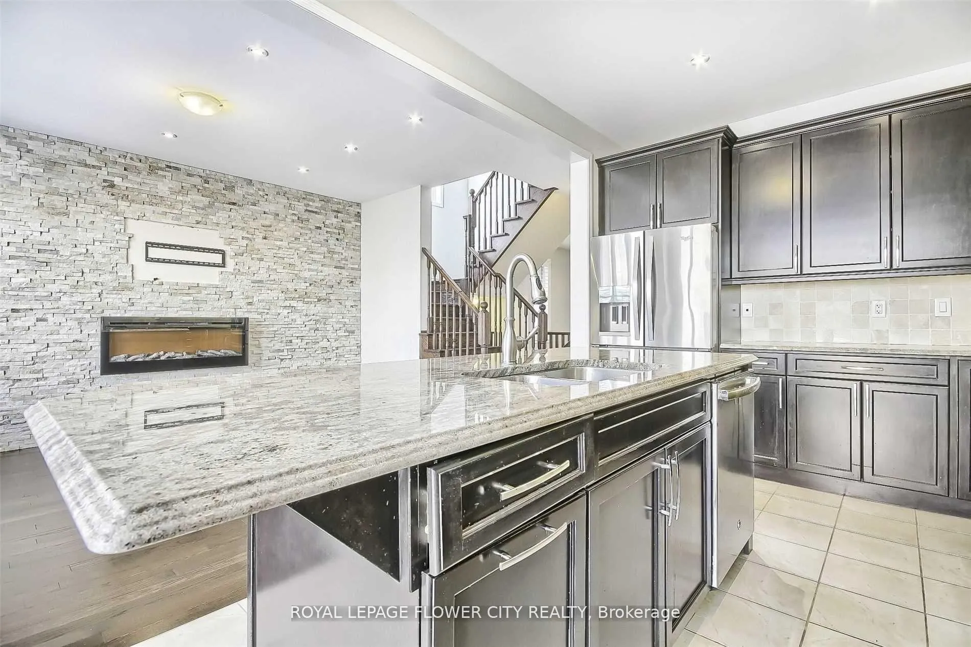 Photo 14 of 609 Gibson Crescent, Milton, Coates — HOMEH