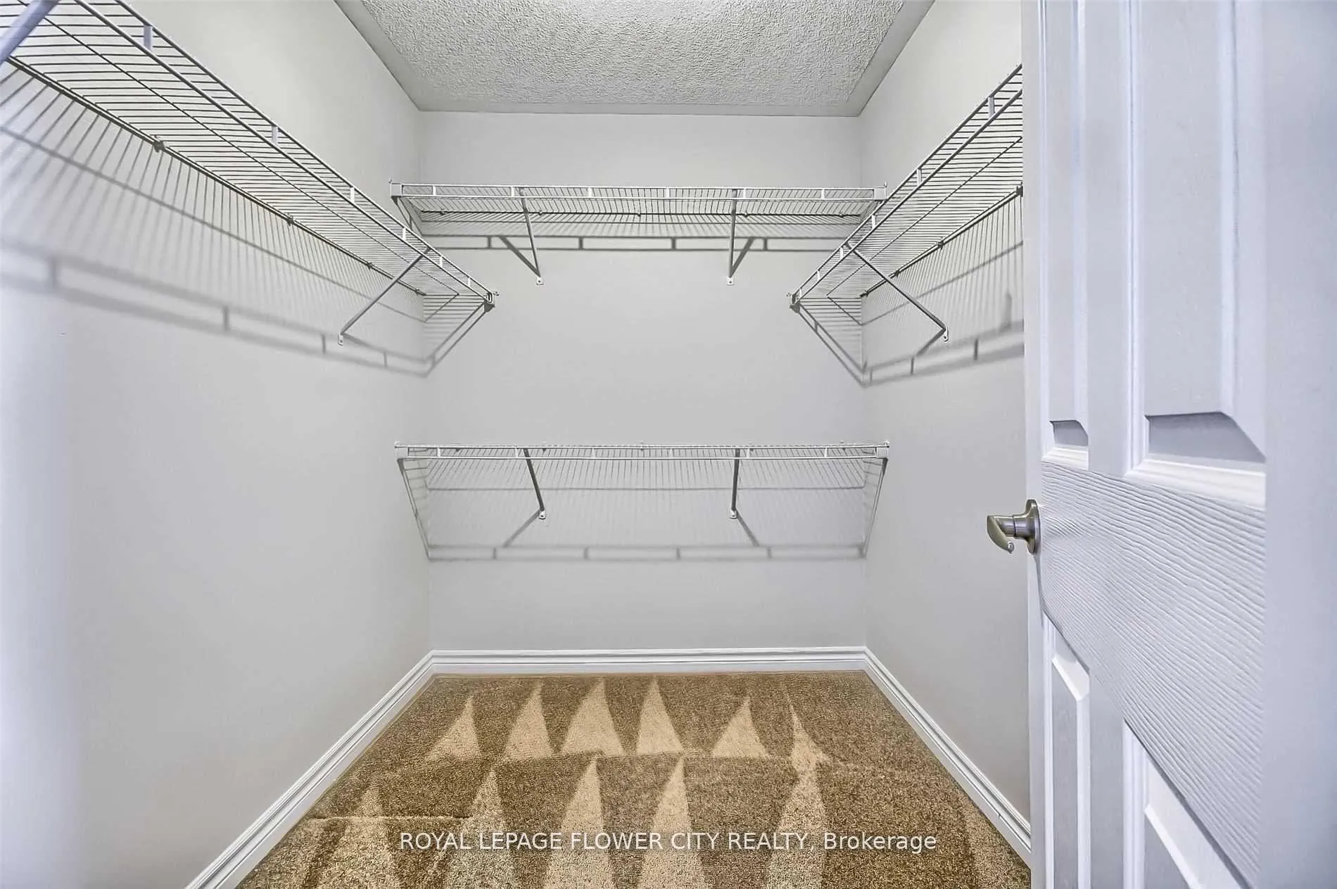 Photo 15 of 609 Gibson Crescent, Milton, Coates — HOMEH