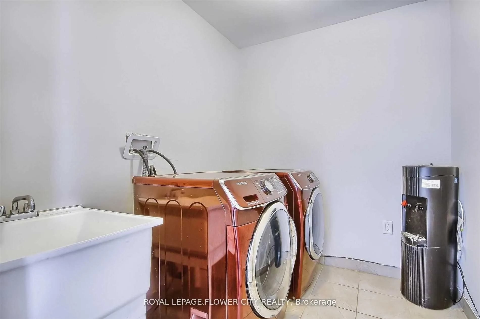 Photo 18 of 609 Gibson Crescent, Milton, Coates — HOMEH