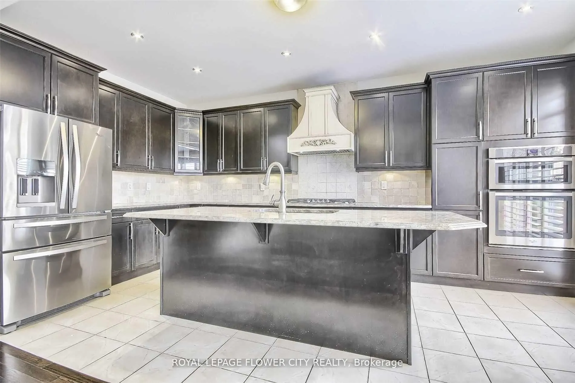 Photo 23 of 609 Gibson Crescent, Milton, Coates — HOMEH