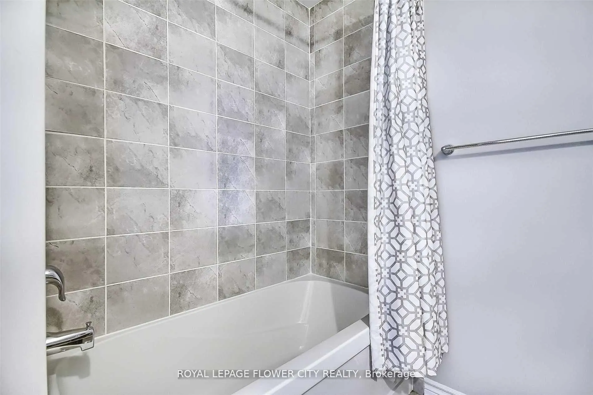 Photo 28 of 609 Gibson Crescent, Milton, Coates — HOMEH