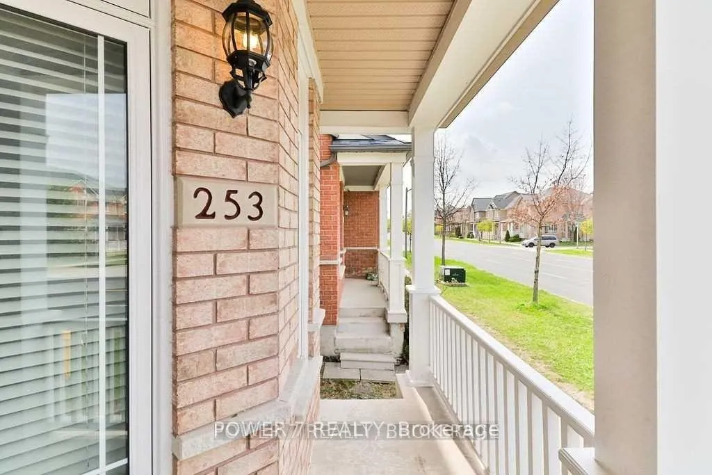Photo 3 of 253 Bur Oak Avenue, Markham, Berczy — HOMEH