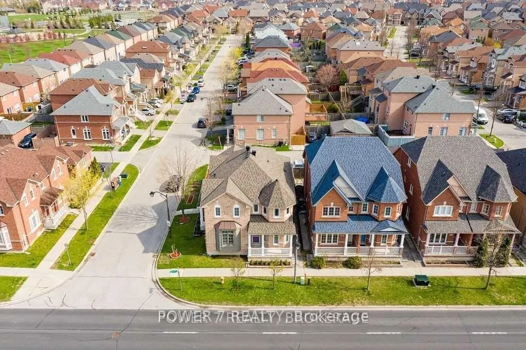 Photo 4 of 253 Bur Oak Avenue, Markham, Berczy — HOMEH