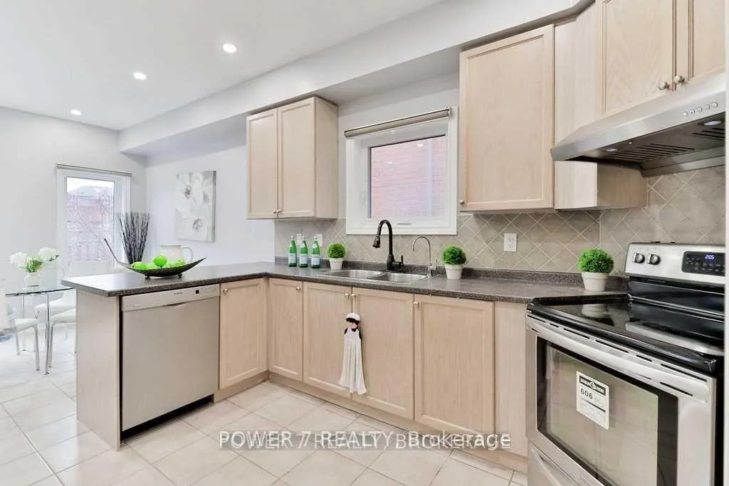 Photo 8 of 253 Bur Oak Avenue, Markham, Berczy — HOMEH
