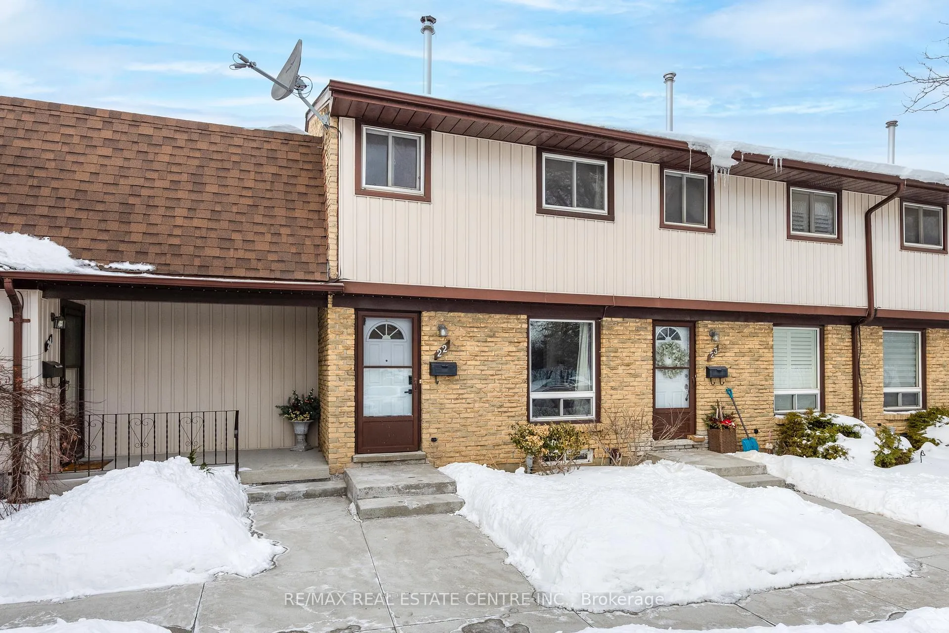 Front of Unit 22, 210 Glamis Road