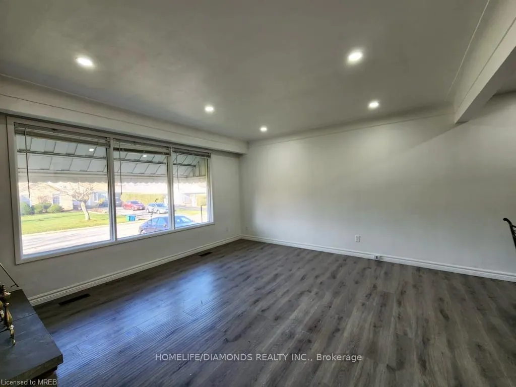 Photo 4 of 28 Marmac Drive, St. Catharines, Burleigh Hill — HOMEH