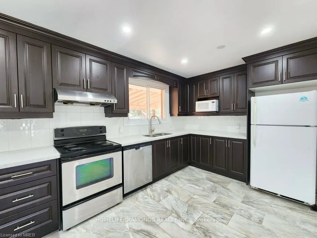 Photo 5 of 28 Marmac Drive, St. Catharines, Burleigh Hill — HOMEH