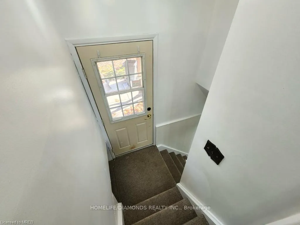 Photo 10 of 28 Marmac Drive, St. Catharines, Burleigh Hill — HOMEH
