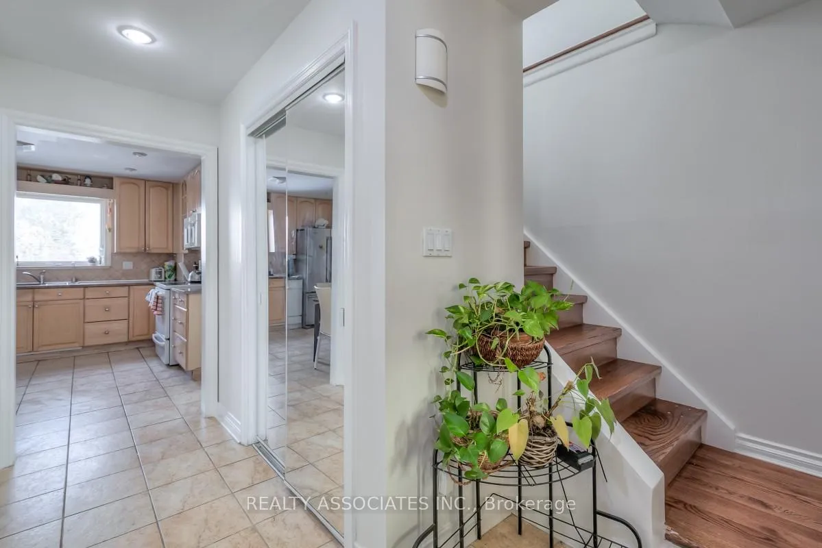 Photo 3 of 161 Highland Park Boulevard, Markham, Grandview — HOMEH