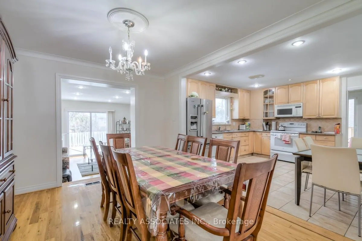 Photo 6 of 161 Highland Park Boulevard, Markham, Grandview — HOMEH