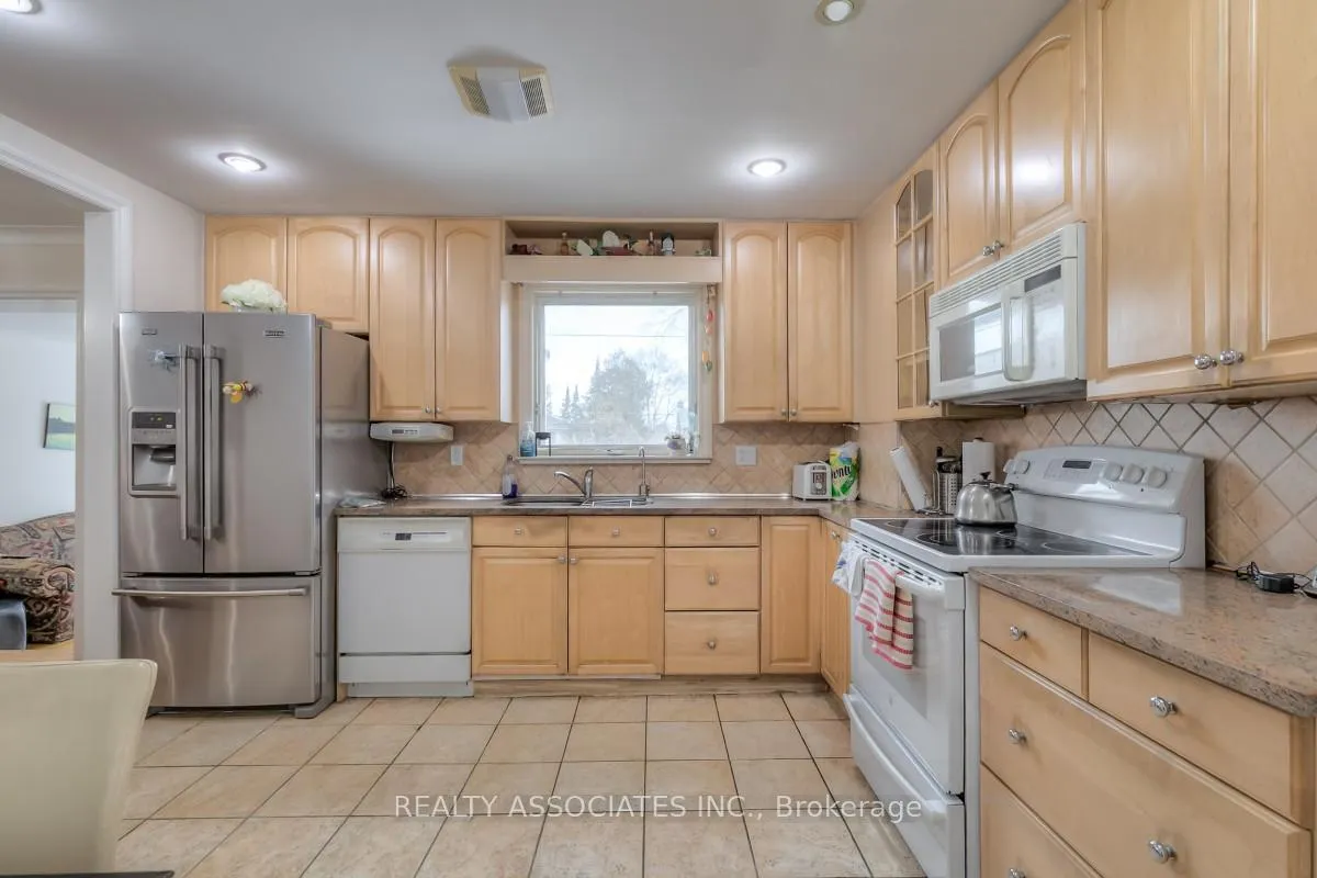 Photo 8 of 161 Highland Park Boulevard, Markham, Grandview — HOMEH