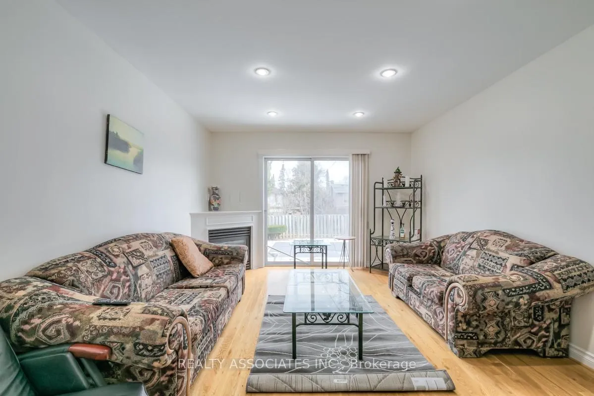 Photo 10 of 161 Highland Park Boulevard, Markham, Grandview — HOMEH