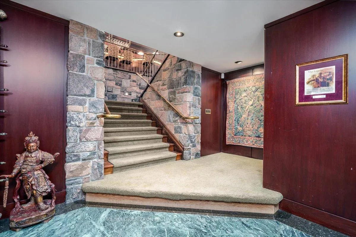 Photo 13 of 20 Woodsend Crescent, Aurora, Aurora Estates — HOMEH