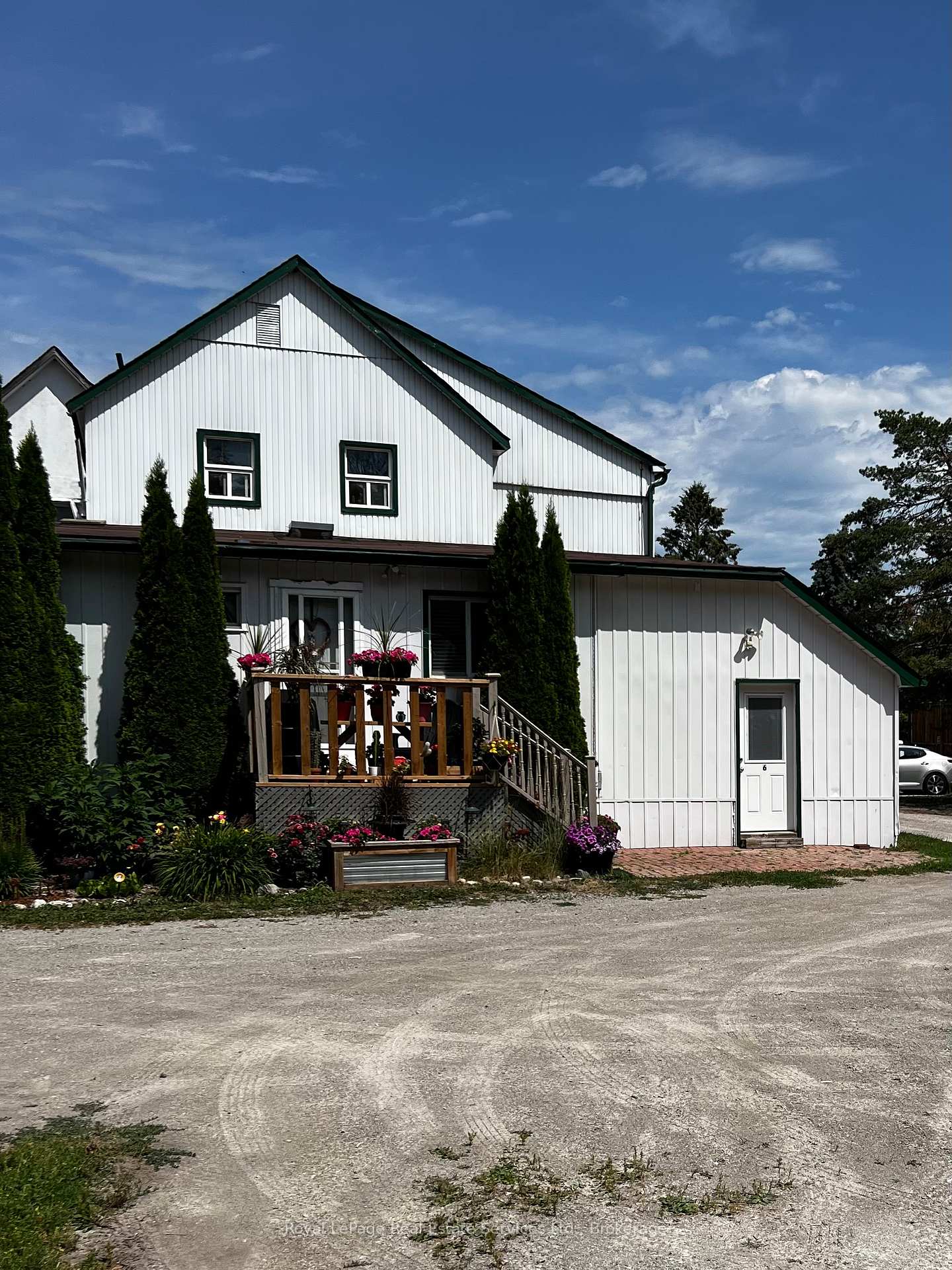 Photo 3 of Unit 6, 29 Queen Street, Innisfil, Cookstown — HOMEH