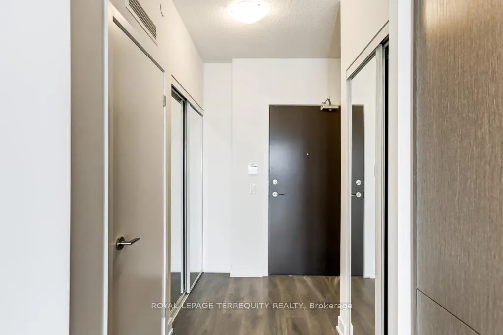 Photo 4 of Unit 607, 38 Honeycrisp Crescent, Vaughan, Vaughan Corporate Centre — HOMEH