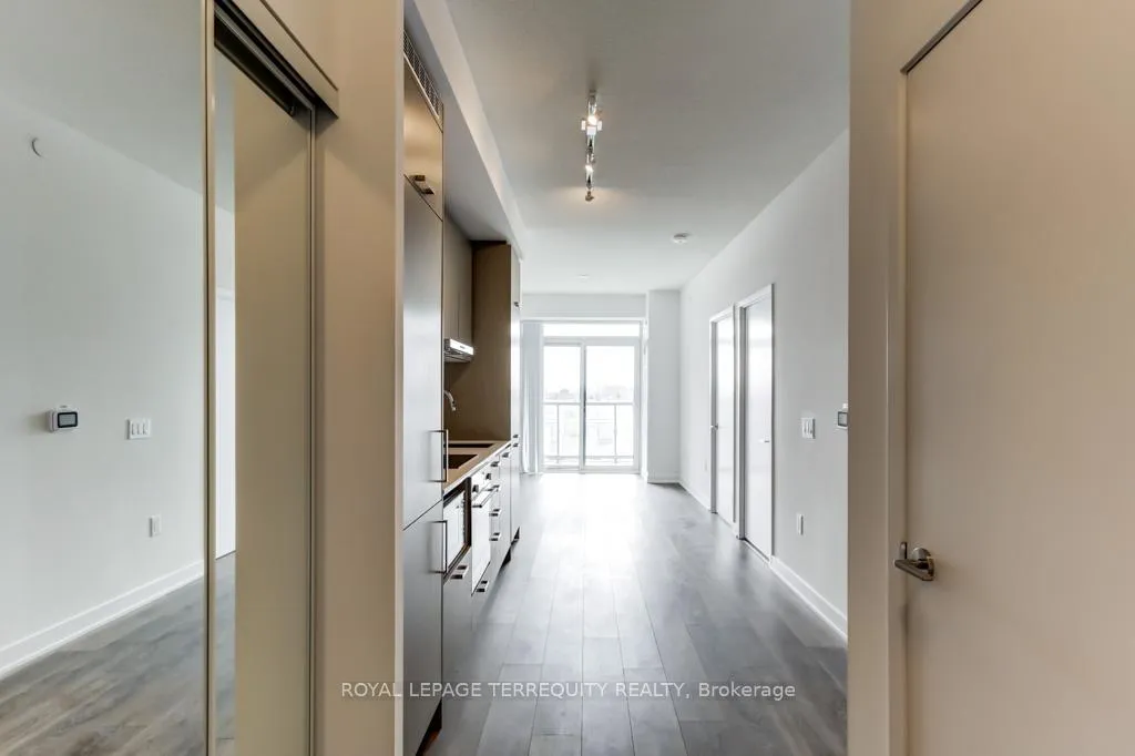 Photo 5 of Unit 607, 38 Honeycrisp Crescent, Vaughan, Vaughan Corporate Centre — HOMEH
