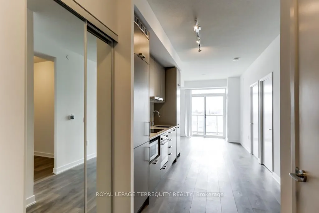 Photo 6 of Unit 607, 38 Honeycrisp Crescent, Vaughan, Vaughan Corporate Centre — HOMEH