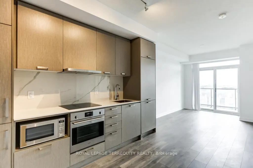 Photo 7 of Unit 607, 38 Honeycrisp Crescent, Vaughan, Vaughan Corporate Centre — HOMEH