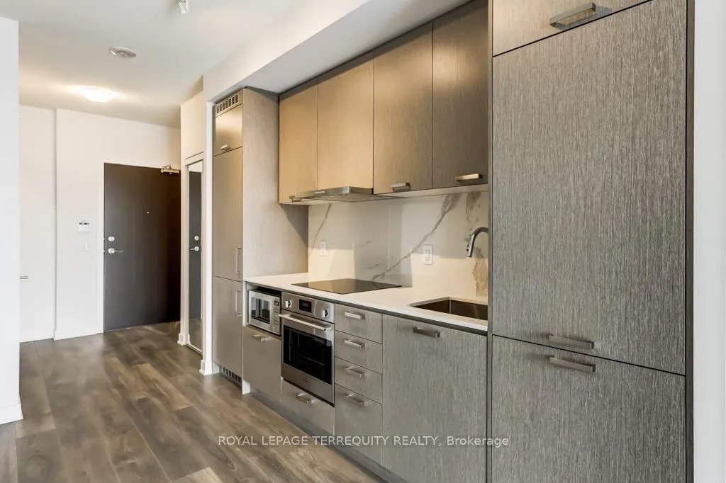 Photo 8 of Unit 607, 38 Honeycrisp Crescent, Vaughan, Vaughan Corporate Centre — HOMEH