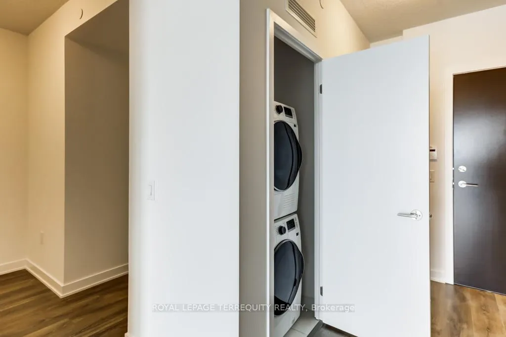 Photo 14 of Unit 607, 38 Honeycrisp Crescent, Vaughan, Vaughan Corporate Centre — HOMEH