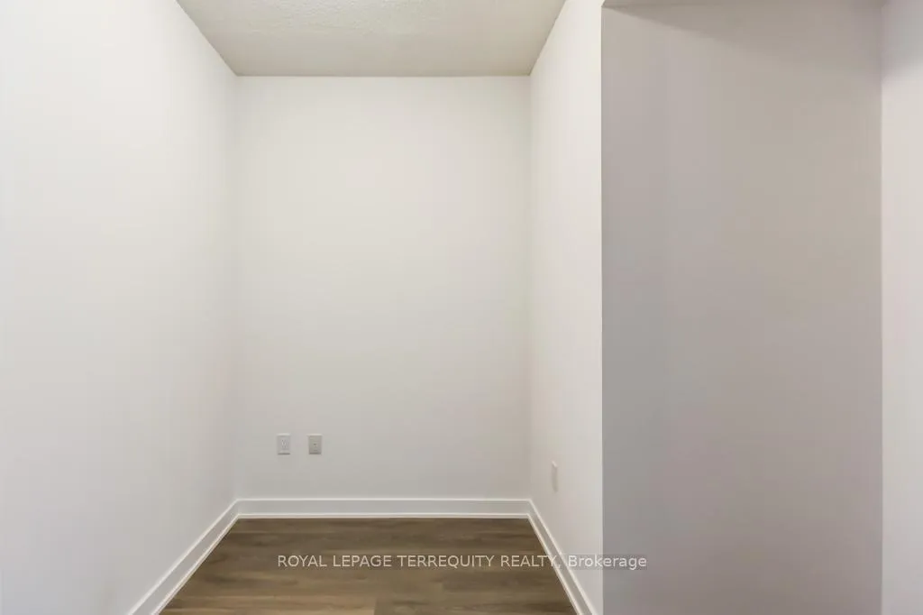 Photo 15 of Unit 607, 38 Honeycrisp Crescent, Vaughan, Vaughan Corporate Centre — HOMEH