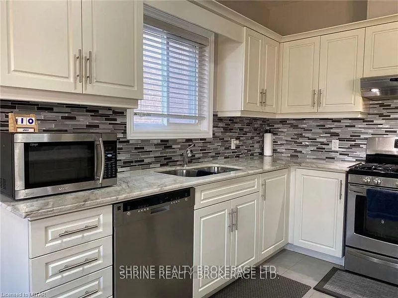 Photo 3 of 1157 Medway Park Drive, London, North S — HOMEH