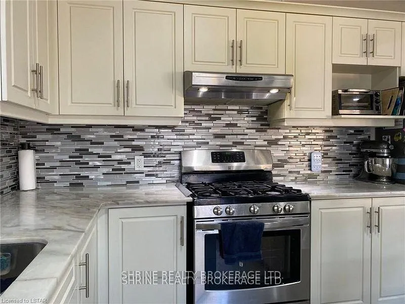 Photo 4 of 1157 Medway Park Drive, London, North S — HOMEH