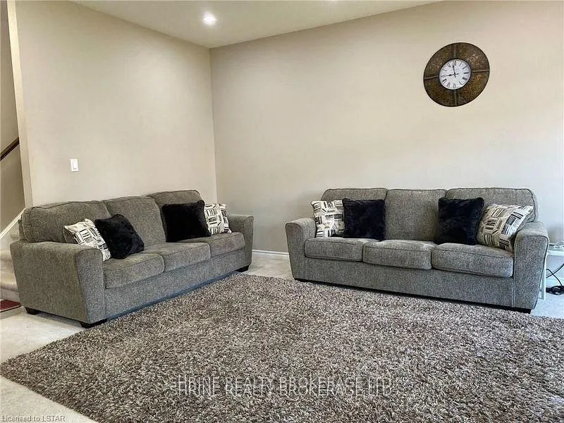 Photo 6 of 1157 Medway Park Drive, London, North S — HOMEH