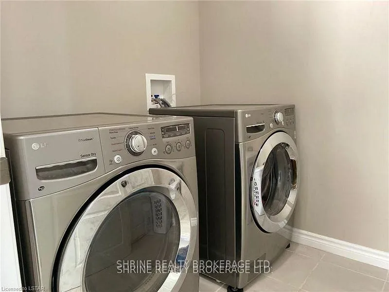 Photo 16 of 1157 Medway Park Drive, London, North S — HOMEH